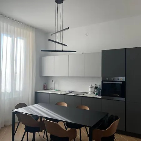 Oasi Moderna Con Parcheggio Проживание в семье